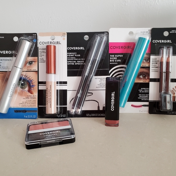 COVERGIRL Other - Covergirl New Makeup Bundle lot 7 items NWT